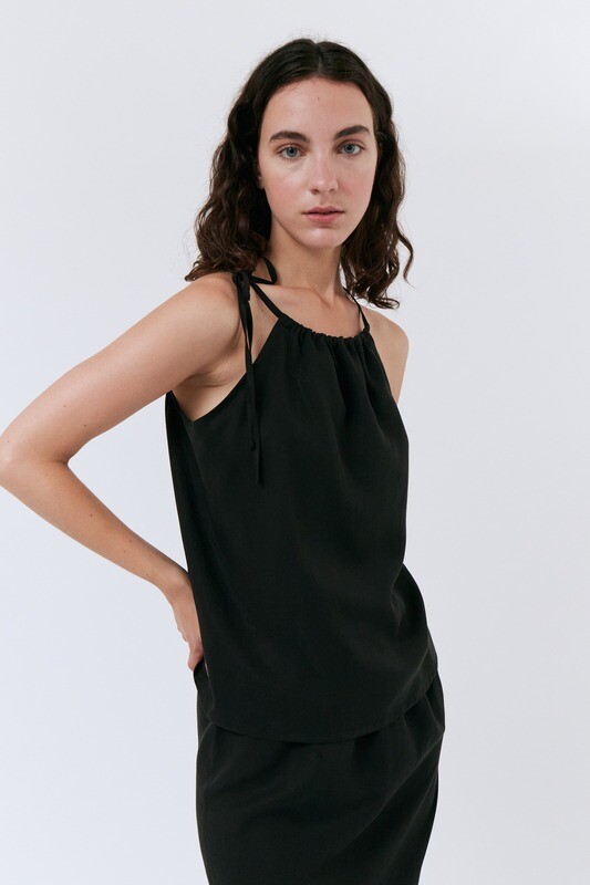 amt. Studio | Orchid top black - Lyocell (Tencel) - made in Spain amt. Studio | Orchid top black - Lyocell (Tencel) - made in Spain