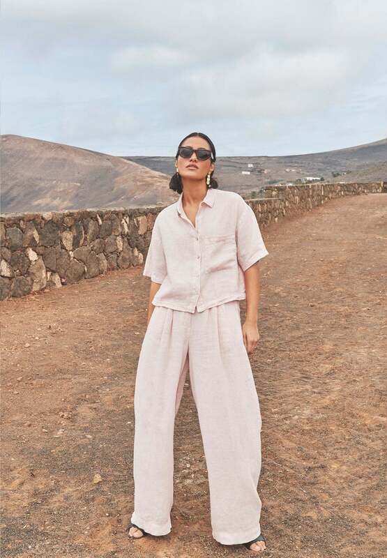 By-Bar Amsterdam | LAST ONE in L - Cris linen blouse soft pink - 100% linen - made in Portugal By-Bar Amsterdam | LAST ONE in L - Cris linen blouse soft pink - 100% linen - made in Portugal