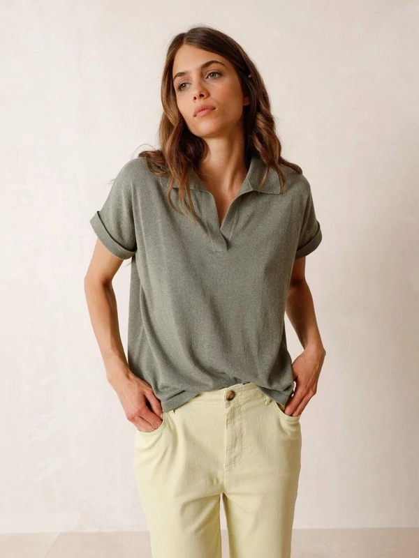 Indi & Cold | LAST ONE in L - Knit polo shirt - basil green - recycled cotton and linen - made in Italy Indi & Cold | LAST ONE in L - Knit polo shirt - basil green - recycled cotton and linen - made in Italy