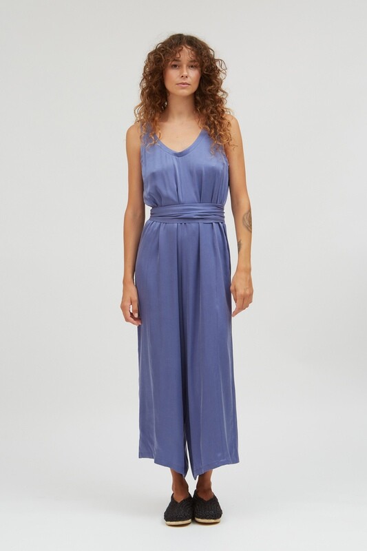 Suite13 | LAST ONE in L - Esla jumpsuit - cupro & viscose - denim blue Suite13 | LAST ONE in L - Esla jumpsuit - cupro & viscose - denim blue