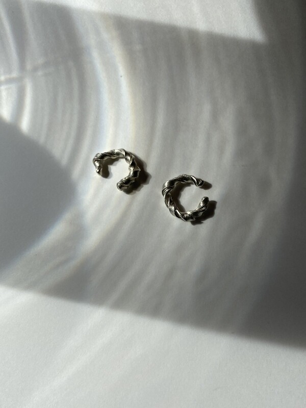 evankrumah | Twisted silver ear cuff - 925 sterling silver - handcrafted in Cologne