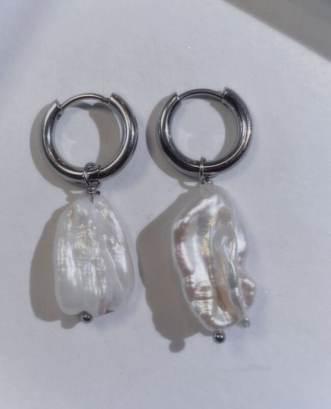 evankrumah | Silver hoops with baroque pearls - handmade in Cologne evankrumah | Silver hoops with baroque pearls - handmade in Cologne