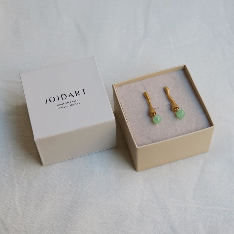 Joidart | Golden earrings eclat green Murano glass - 24k matte gold metal - made in Barcelona