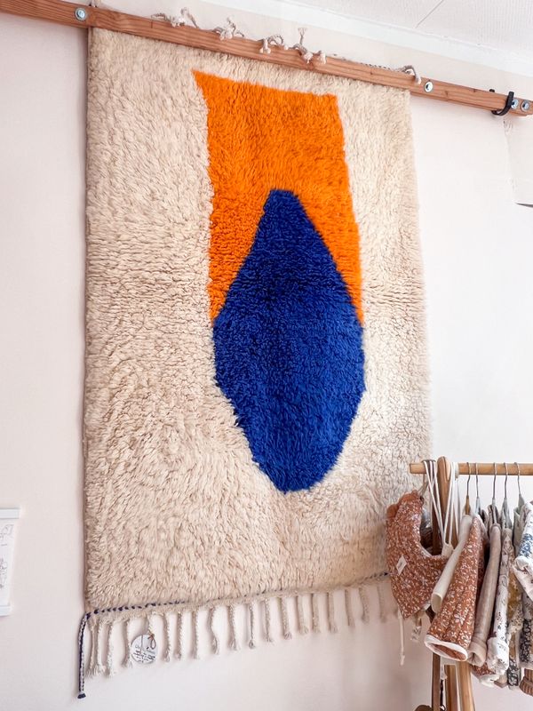 Olá Lindeza | Azilal sheep wool rug 150 x 100 cm blue and orange - Handmade in Morocco