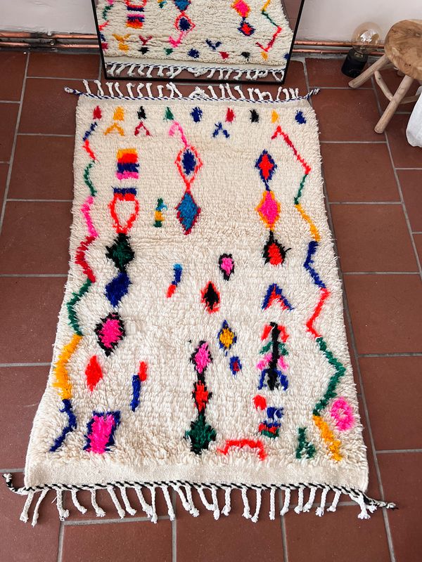 Olá Lindeza | Azilal vibrant sheep wool rug 150 x 100 cm  - Handmade in Morocco