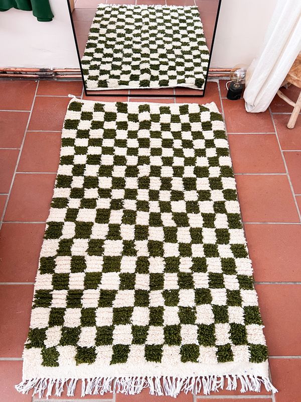 Olá Lindeza | Moroccan berber rug 155 x 100 cm - sheep wool olive green checkered