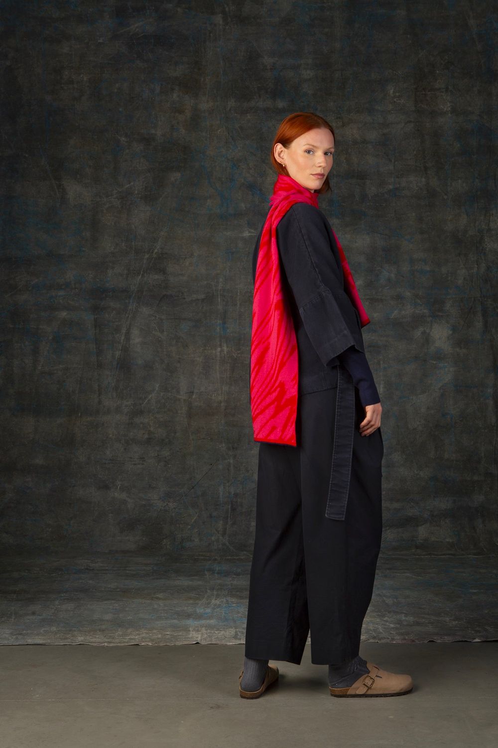 Wolvis | Azalea merino wool scarf midi 170 x 25cm - red and pink - made in Belgium