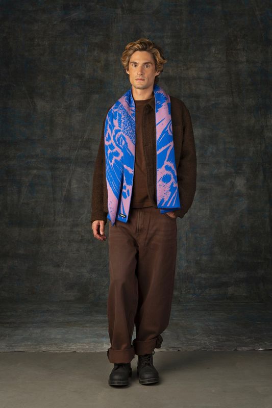 Wolvis | Aurata merino wool scarf midi 170 x 25cm - cobalt blue and orchid mauve - made in Belgium