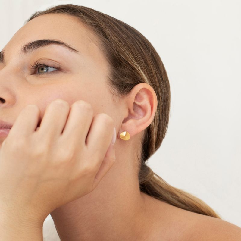 Joidart | Small gold stud earrings Taglio 1cm - 24k matte gold metal - made in Barcelona