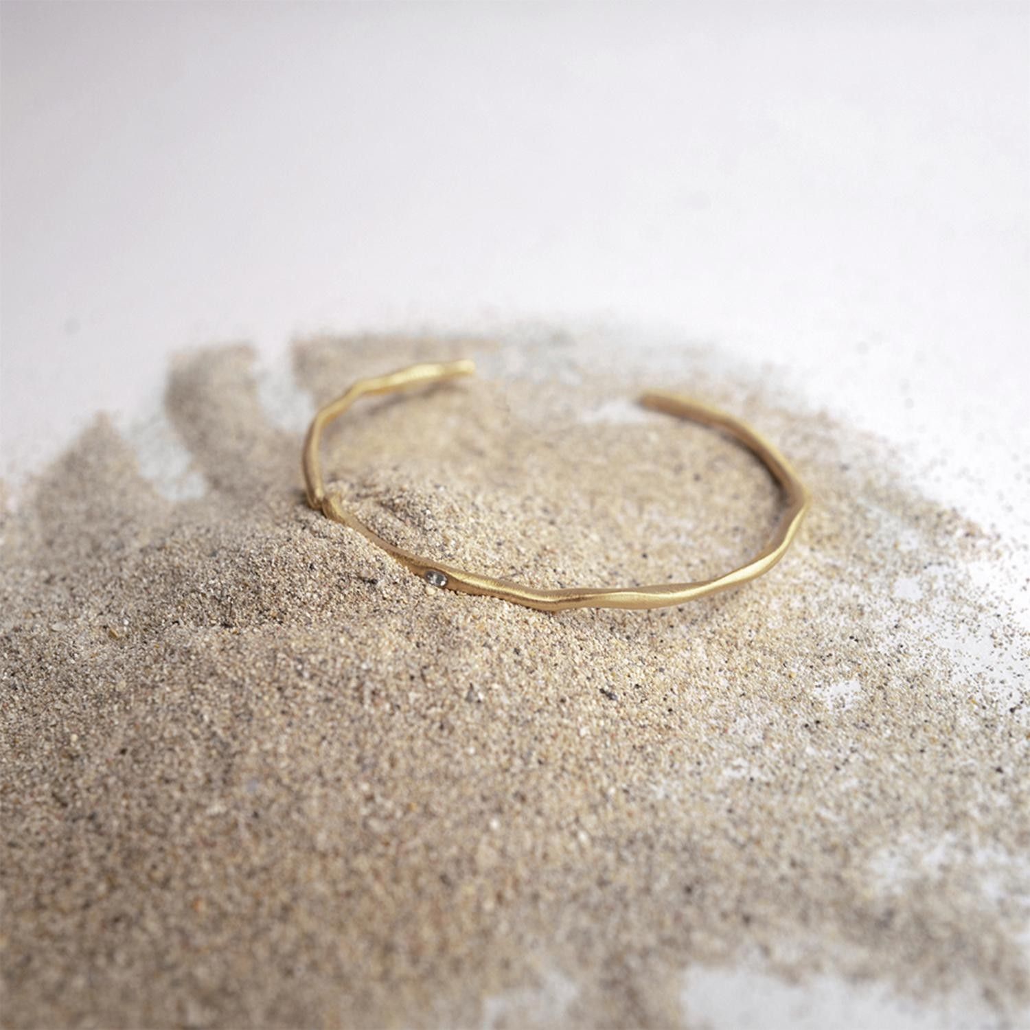 Joidart | Golden Garbet bracelet with zircon - 24k matte gold metal - made in Barcelona