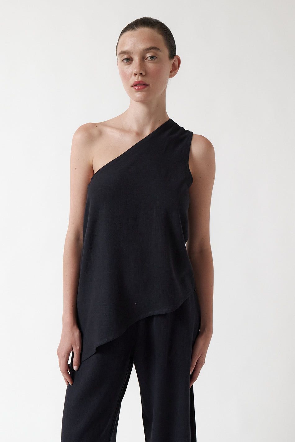 amt. Studio | LAST ONE in S - Nabiu asymmetric top deep blue - linen &amp; viscose - made in Spain