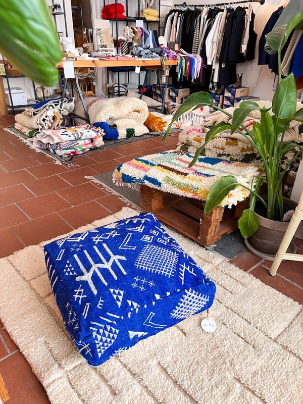 Olá Lindeza | Flatweave pouf/floor pillow 60x60x20 cm - indigo blue - Handmade in Morocco
