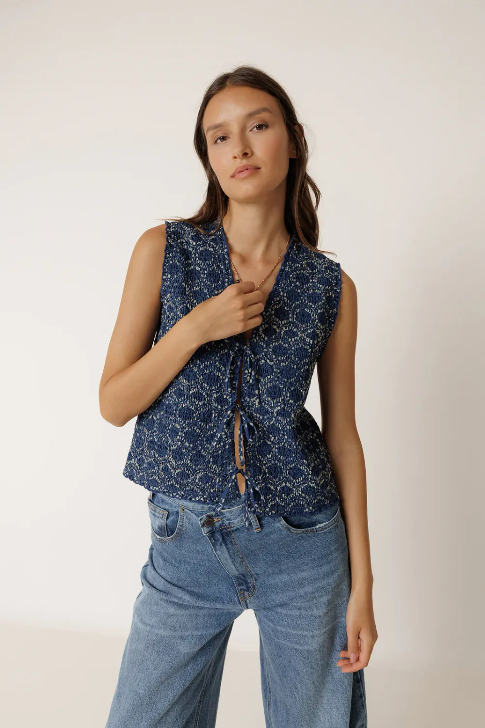 Indi &amp; Cold | Ruffle vest with ties blue - BCI cotton