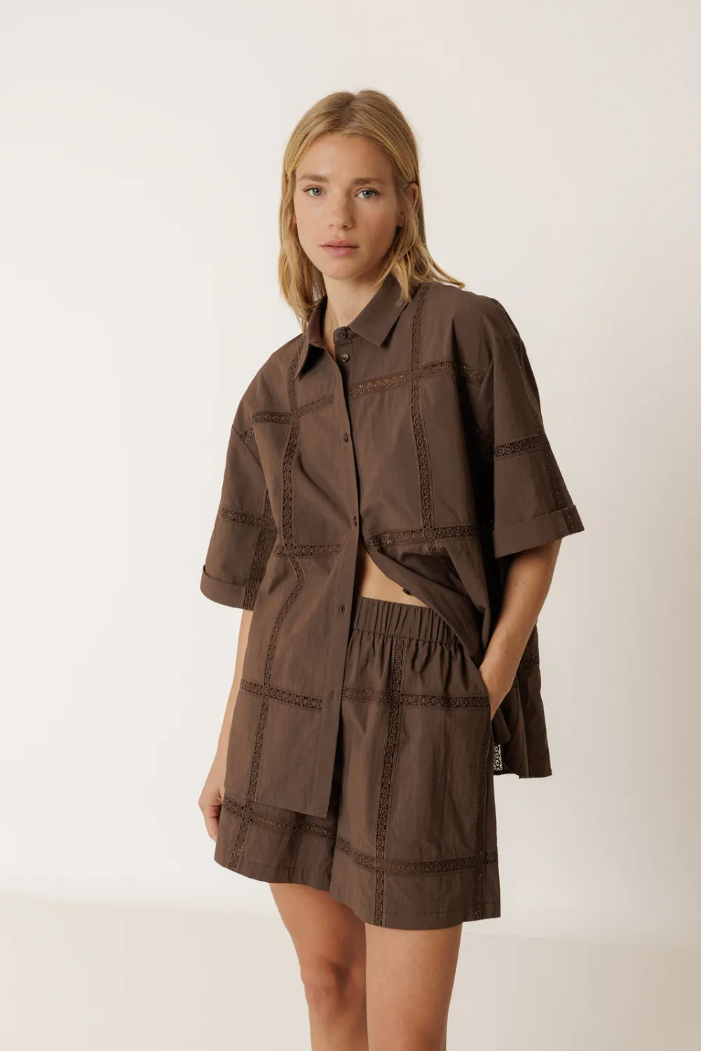 Indi &amp; Cold | LAST TWO in 36 &amp; 38 - Lace poplin short dark brown - organic cotton woven