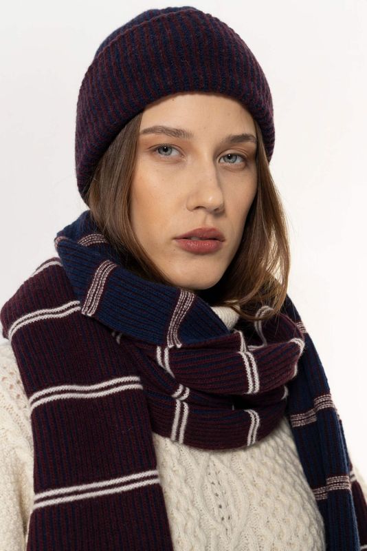 Woolish | Nelli recycled wool beanie blue wine - 100% wool - knitted in Lithuania