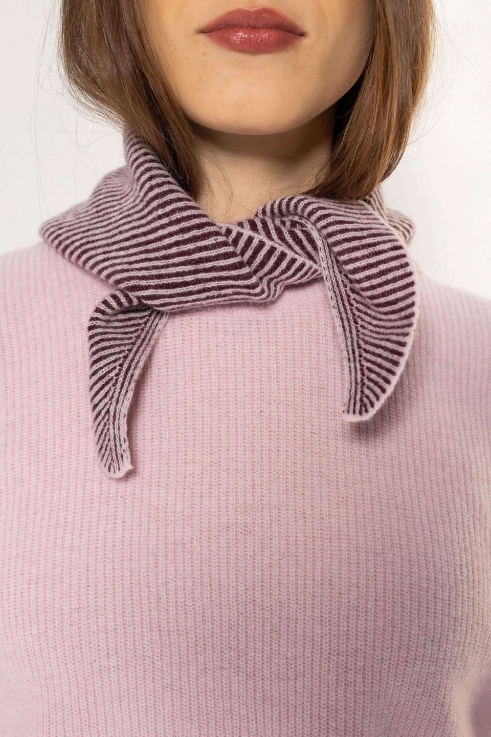 Woolish | Nala wool triangle scarf pink wine - 100% wool - knitted in Lithuania
