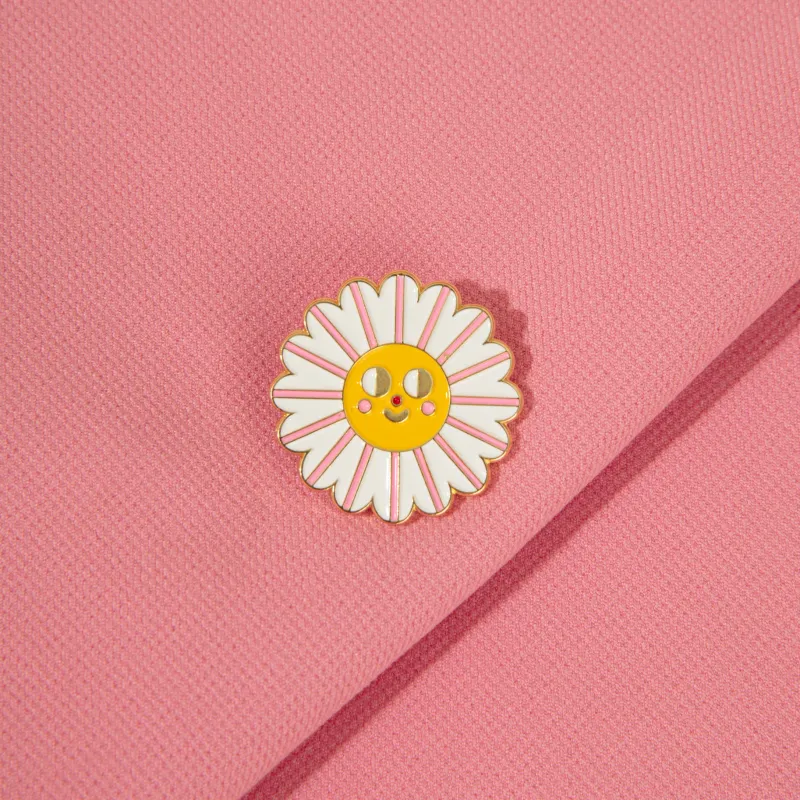 Ana Seixas | Enamel pin daisy flower - different designs available