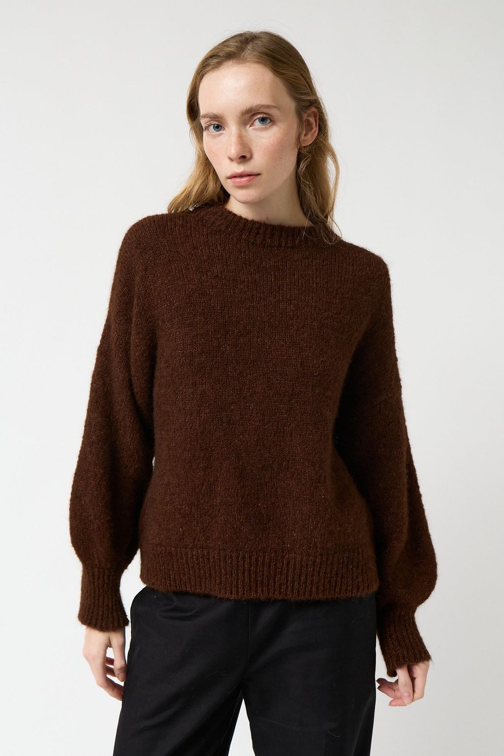 amt. Studio | Praline wool sweater fine alpaca &amp; organic cotton - brown - made in Spain