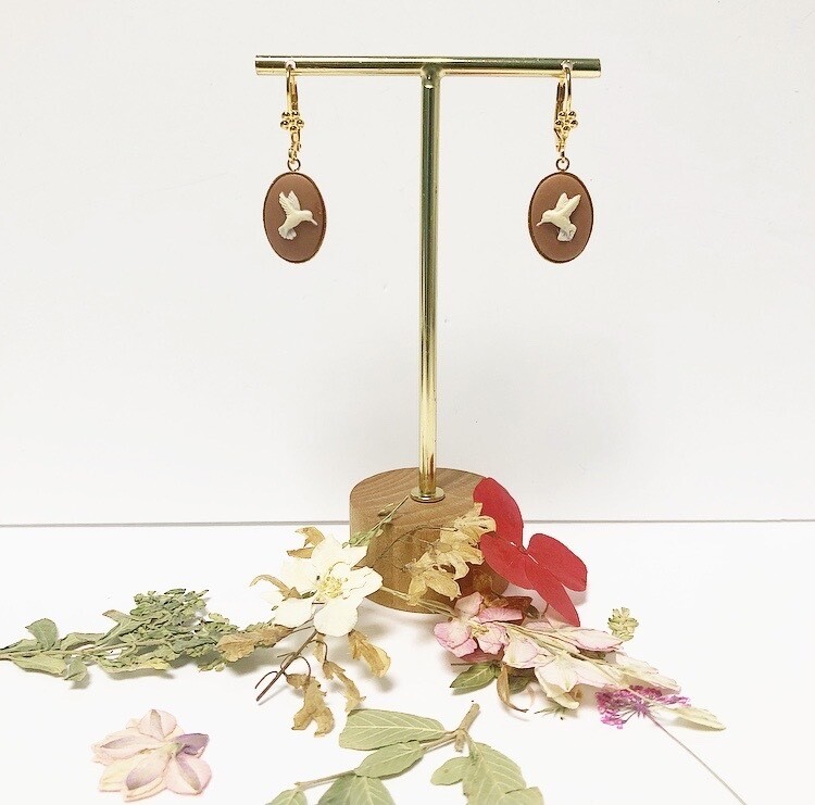 Cameo hummingbird caramel earrings