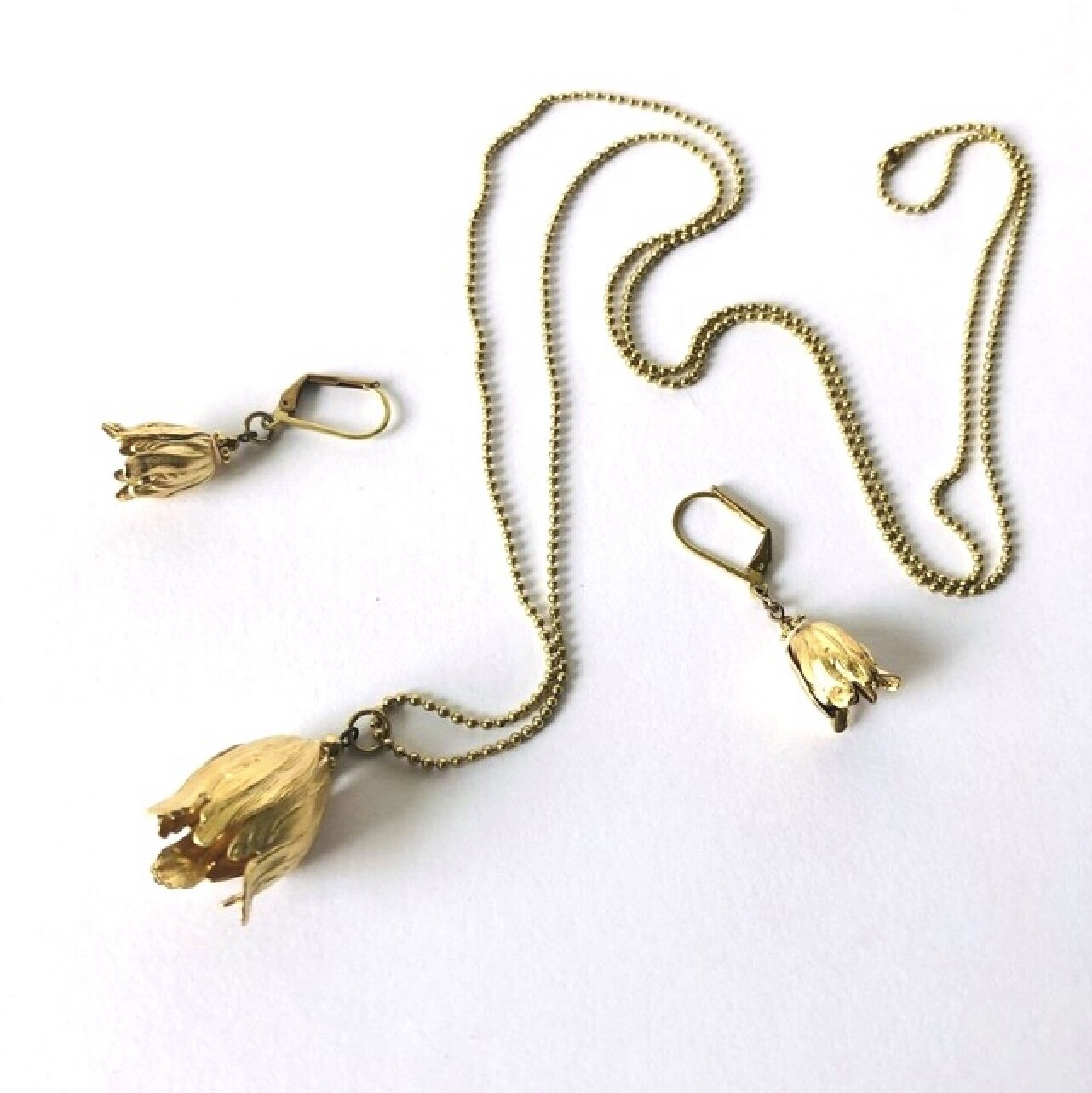 Tulip gold earrings