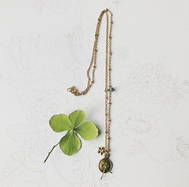 Button & flower necklace
