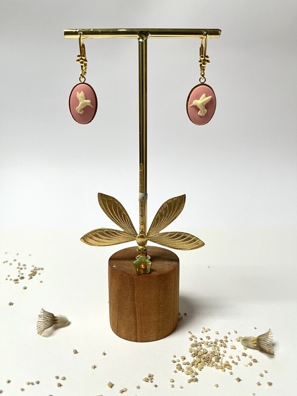Cameo hummingbird sticky pink earrings