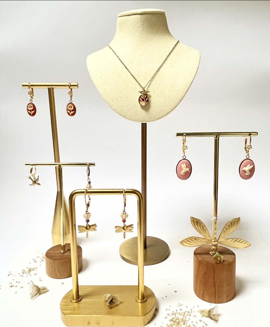 Cameo hummingbird sticky pink earrings