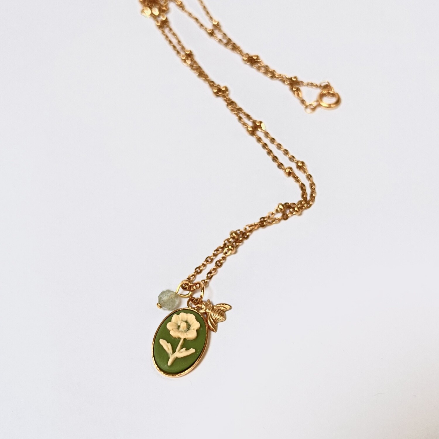 Cameo daisy teal green necklace