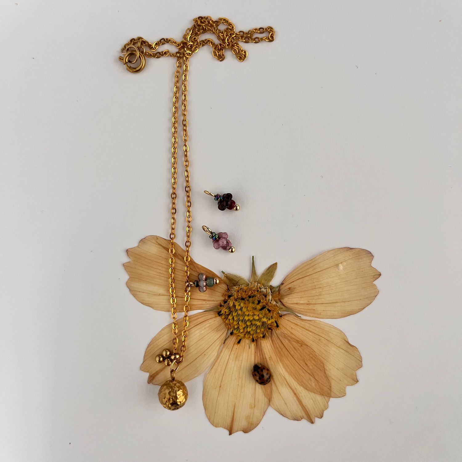 Balls &amp; flower cup necklace