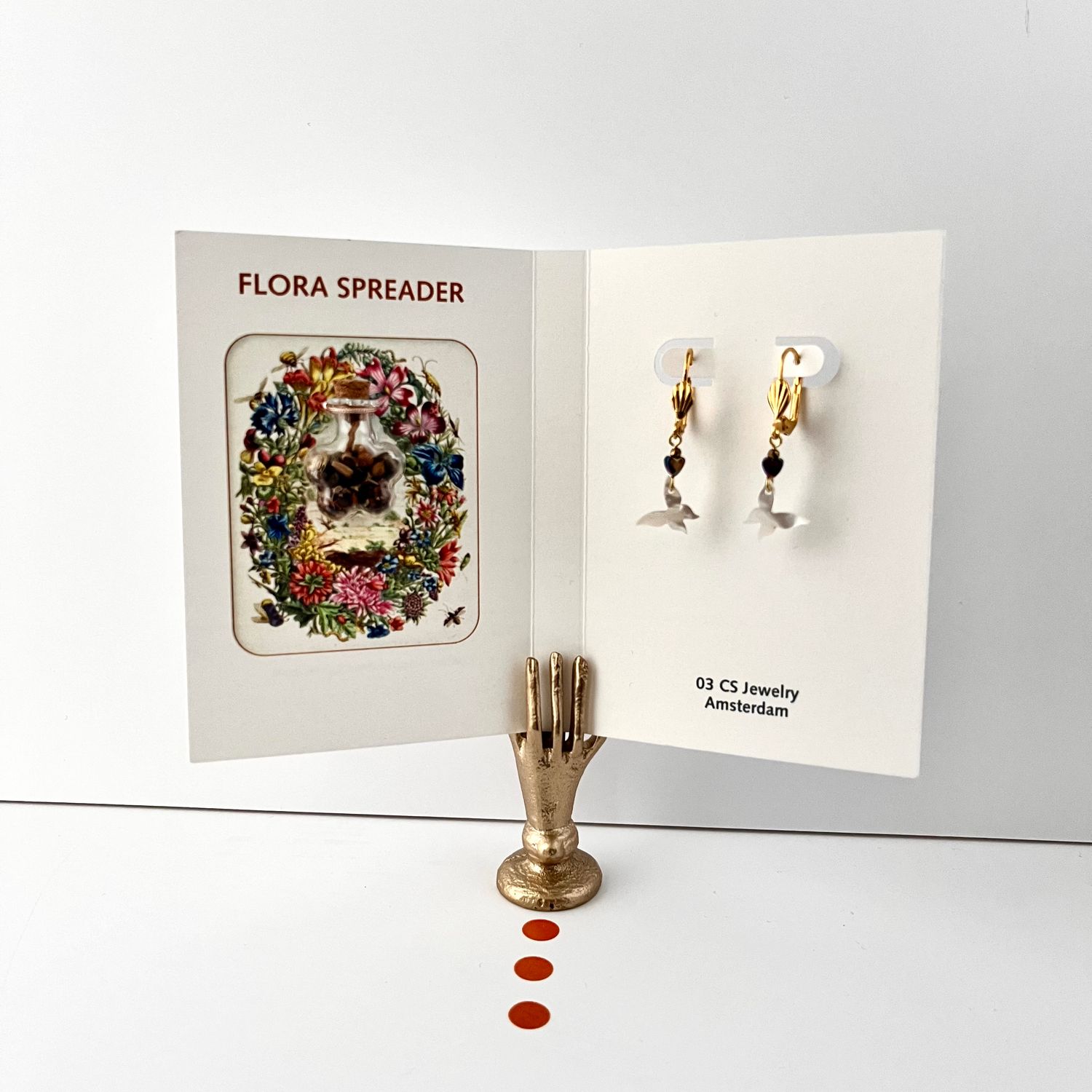 Flora spreader &amp; butterfly petit heart earring