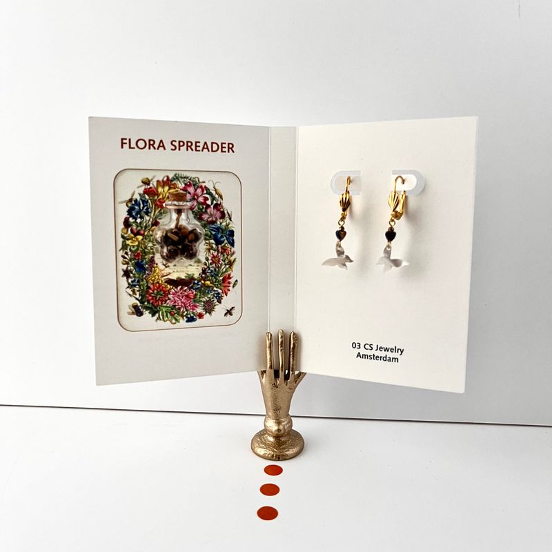 Flora spreader &amp; butterfly petit heart earring