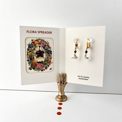 Flora spreader &amp; butterfly petit heart earring