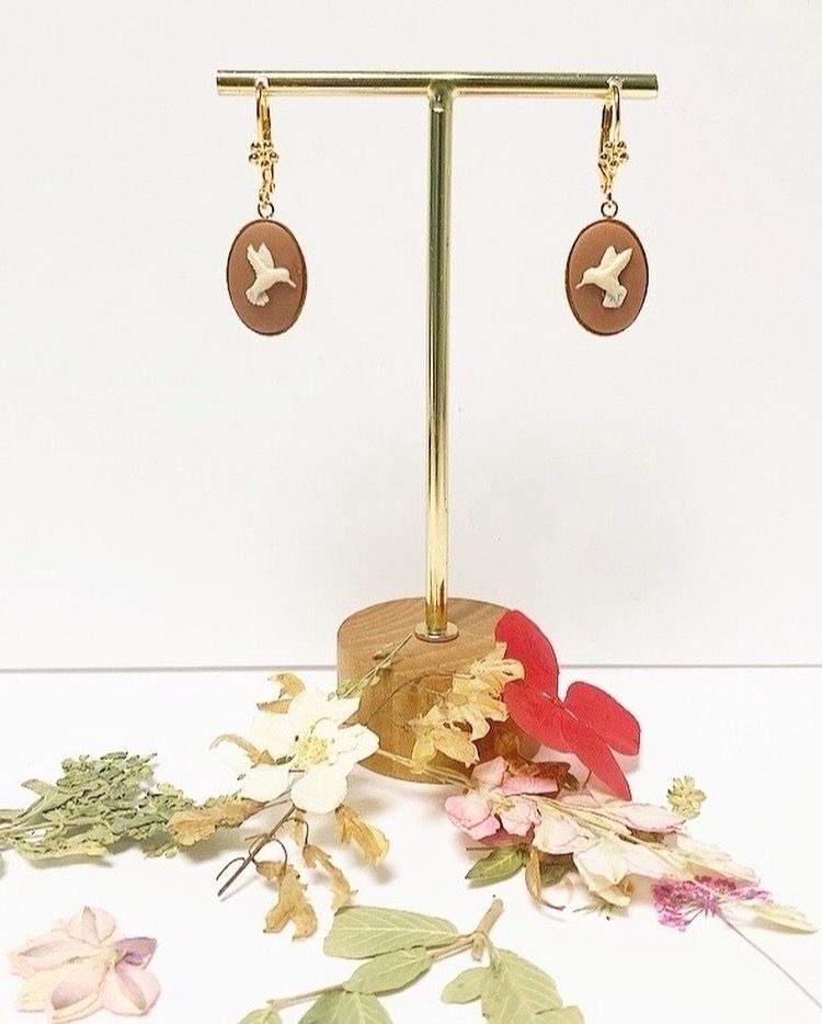 Cameo black hummingbird earrings
