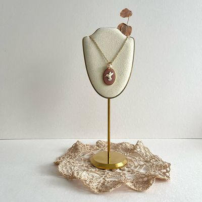 Cameo hummingbird caramel necklace