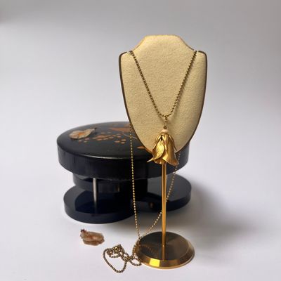 The Rose necklace