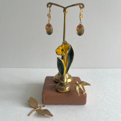 Cameo poppy earrings