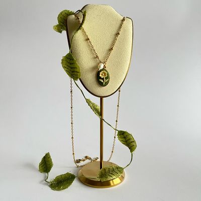 Cameo daisy meadow green necklace