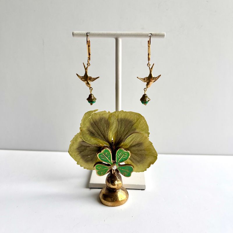 Flying swallows green flower cup earrings