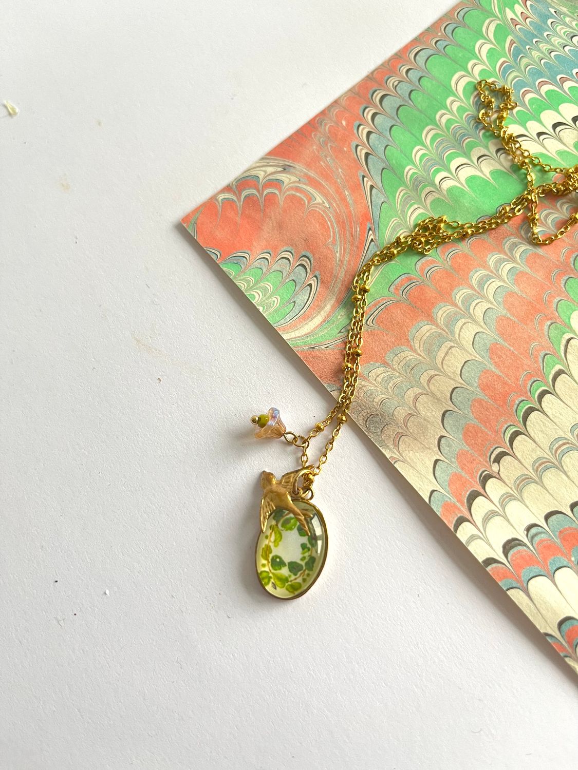 Cameo Ivy &amp; flying swallow necklace