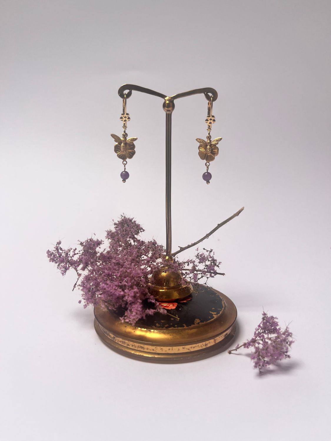 Lucky flower and tiny bee earrings
