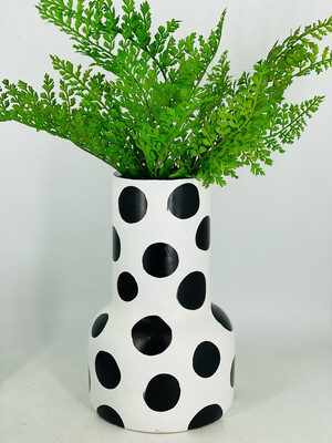 Wonderland Basics - Black & White Vase