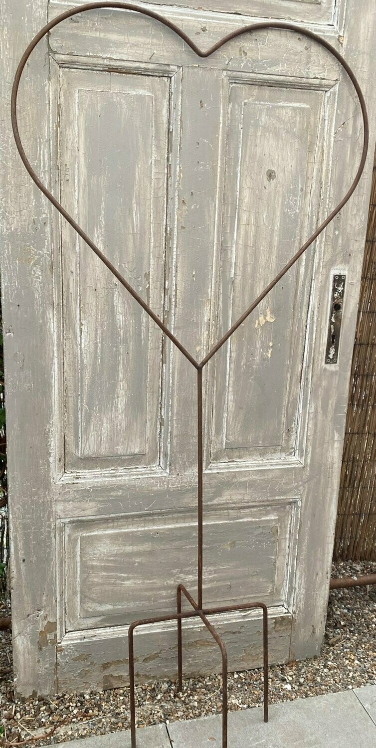 Großes Metallherz, 160cm, Herz 77x74cm, Fuß 33c33cm in Rostlook, dieser