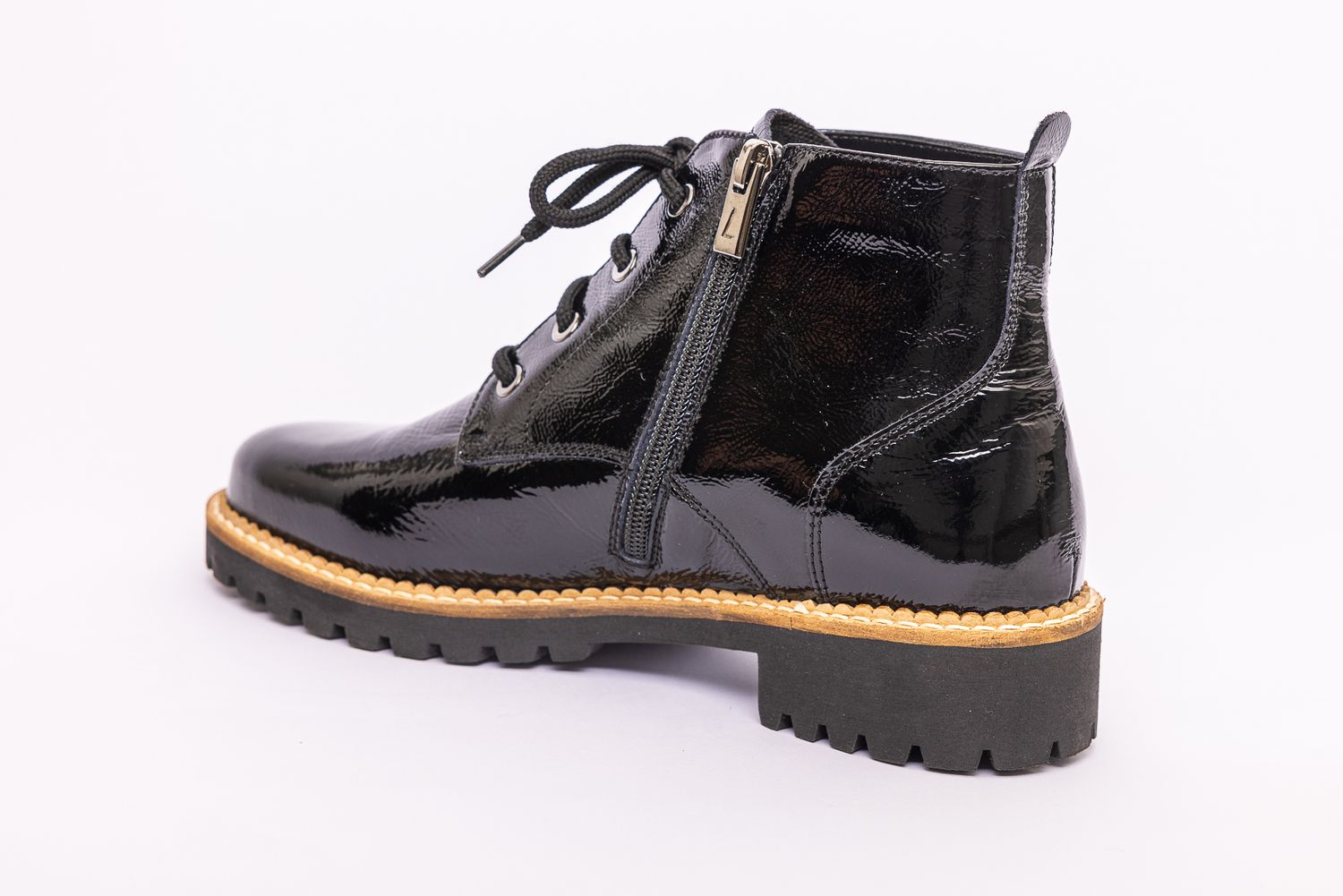 Lienhard Schnürboots