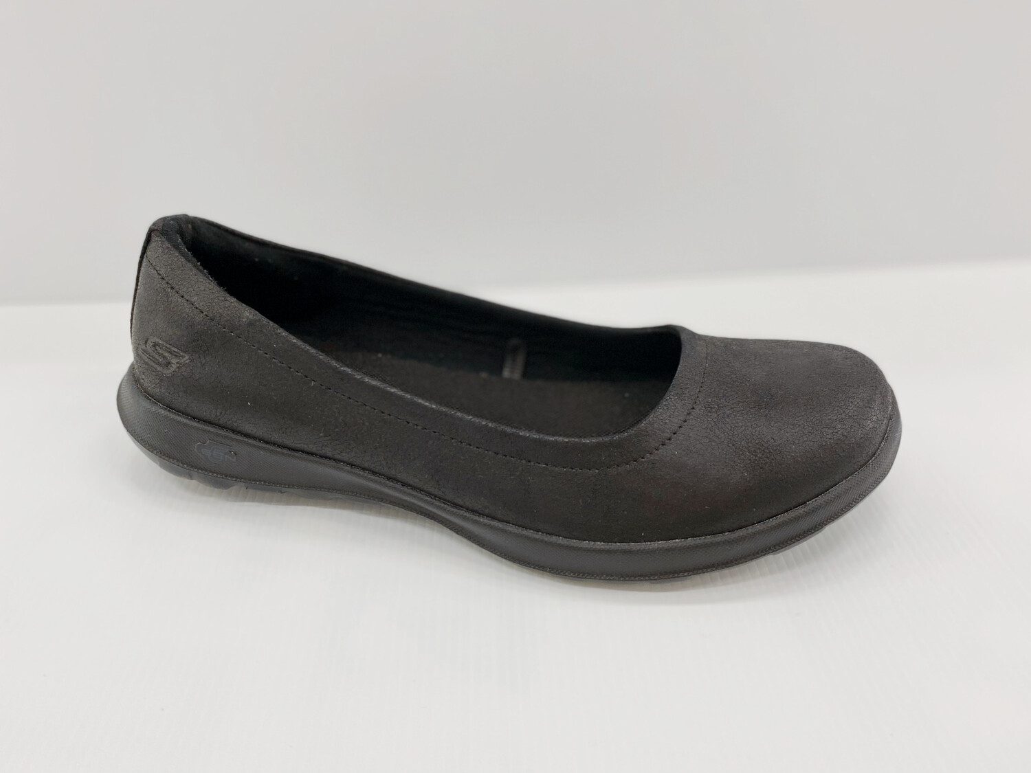 Skechers- Gem