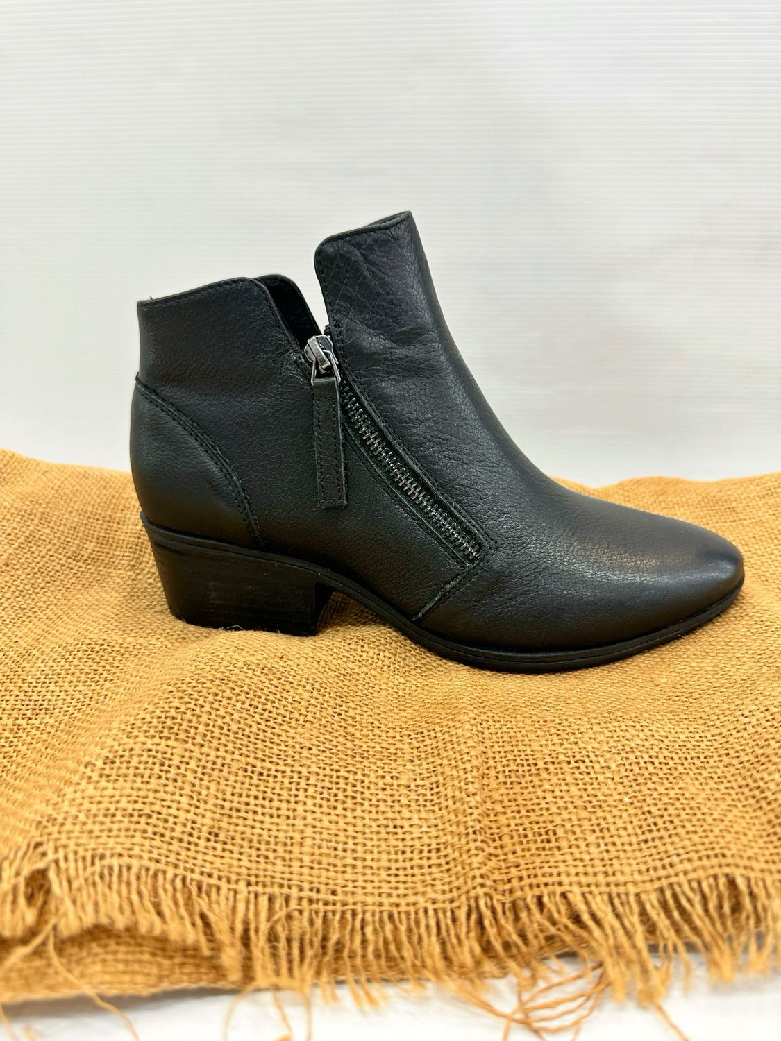 Diana Ferrari- Zoner, black