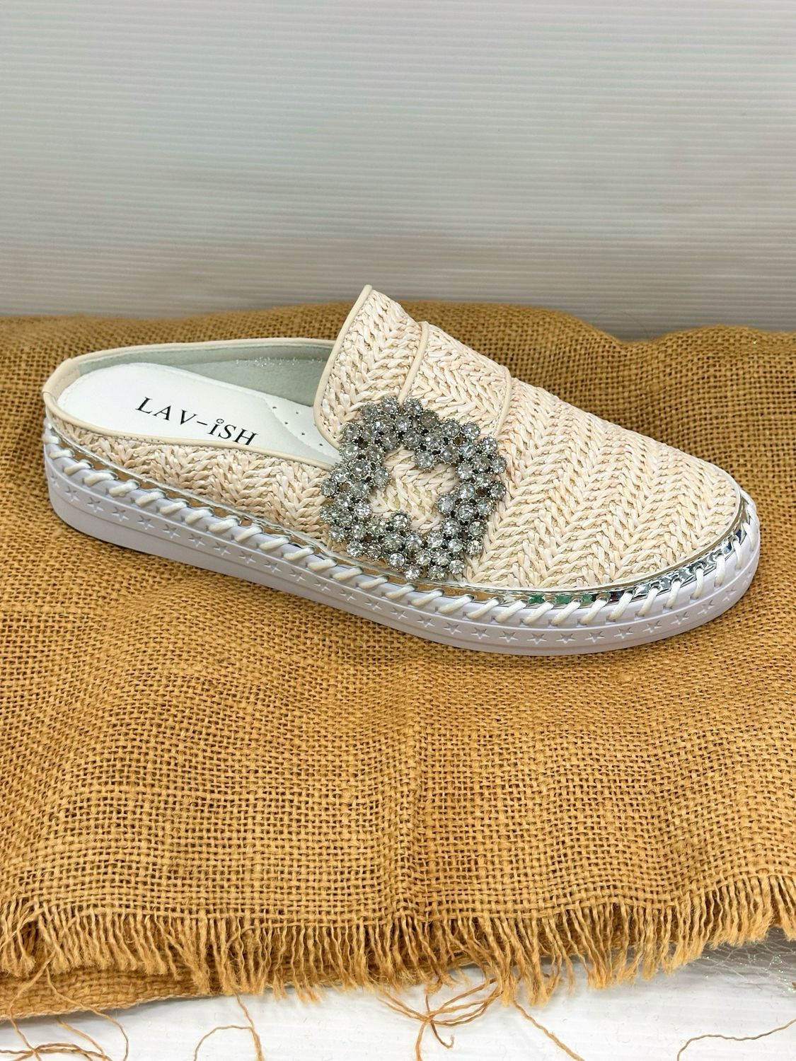 Lavish- LVSLDLUNA