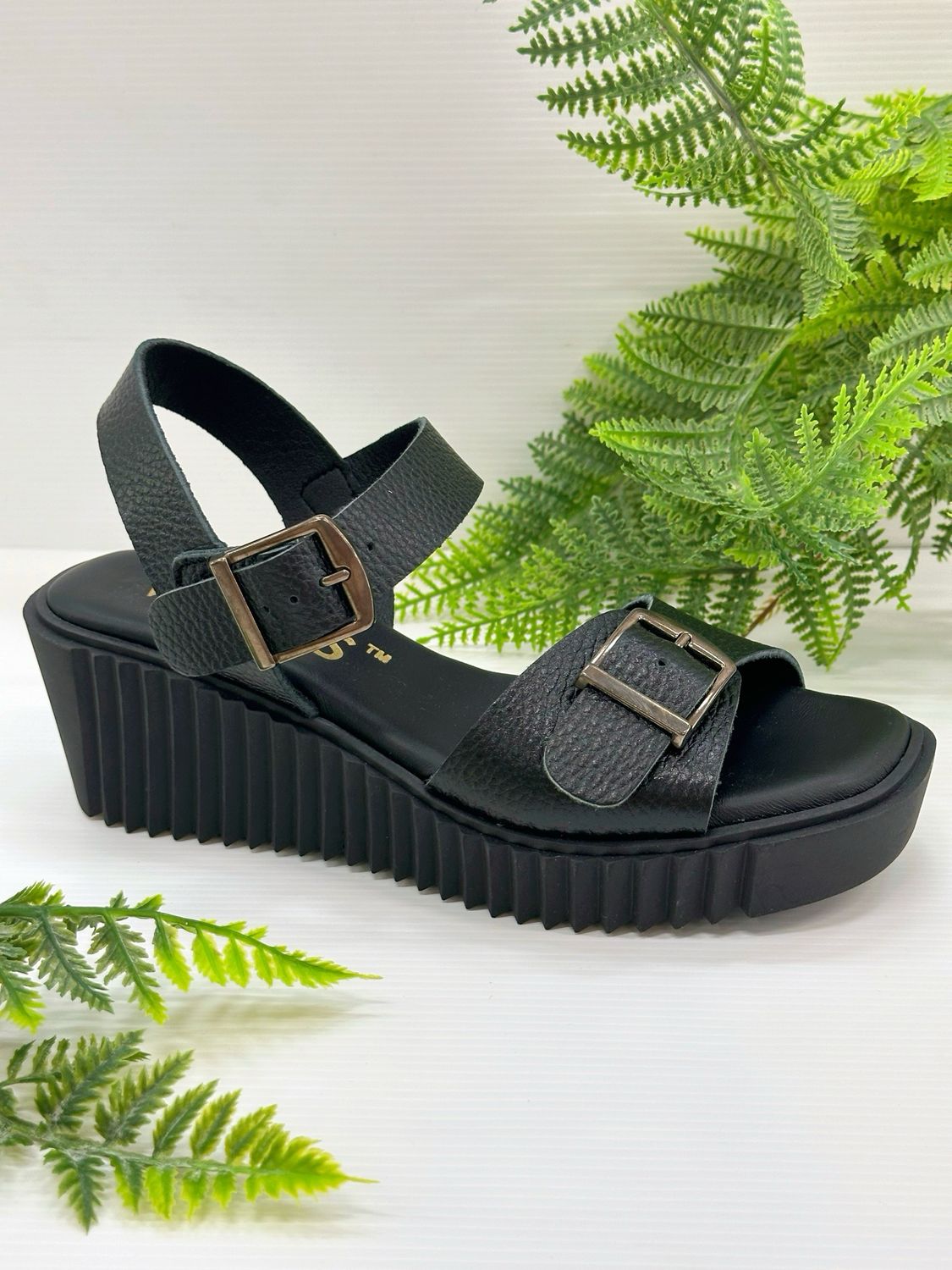 Wikers- Trinity, black