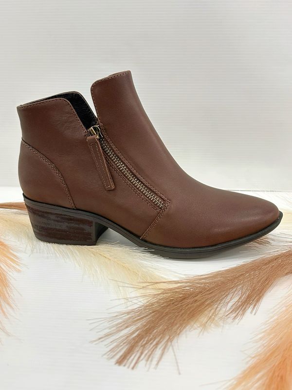 Diana Ferrari- Zoner, choc brown