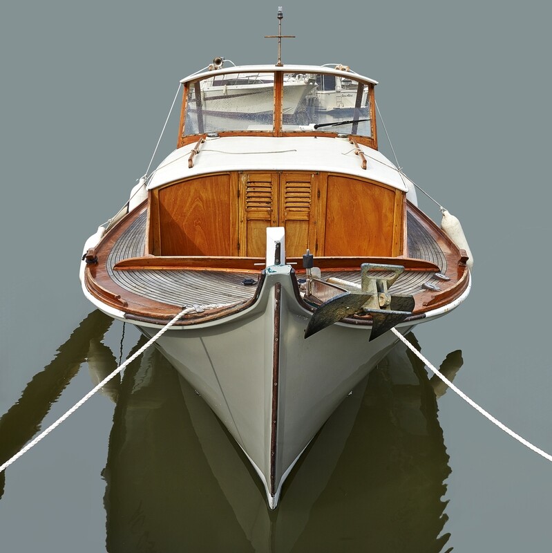 Pinasse grise à l&#39;ancre (format moyen)