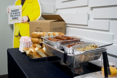 DADDY'S HOT BOX - Serves 10